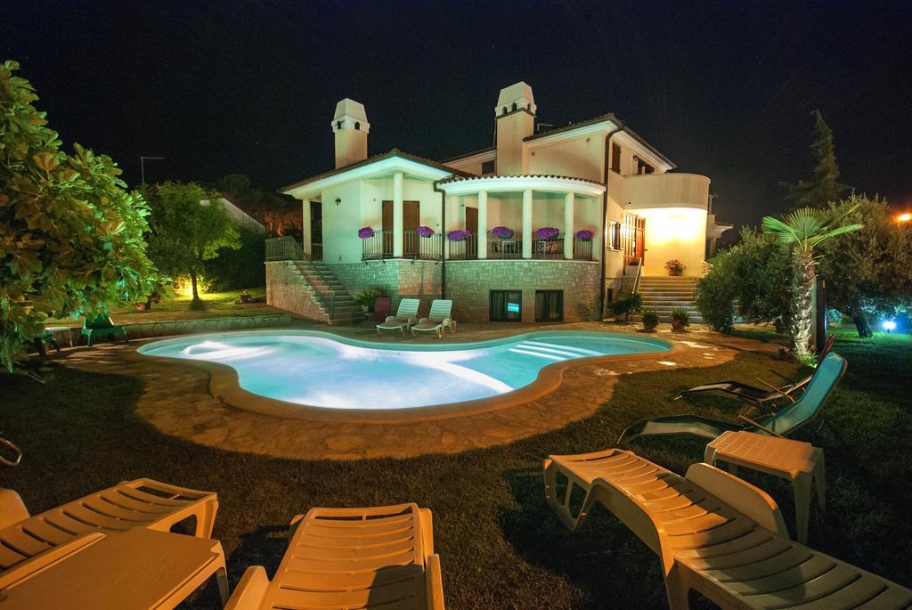 Guesthouse Villa Lena Premantura Extérieur photo